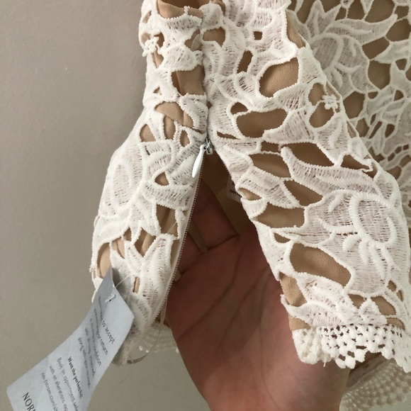 LULUS Special Moments White Lace Top ( size SMALL ) - Picture 8 of 9